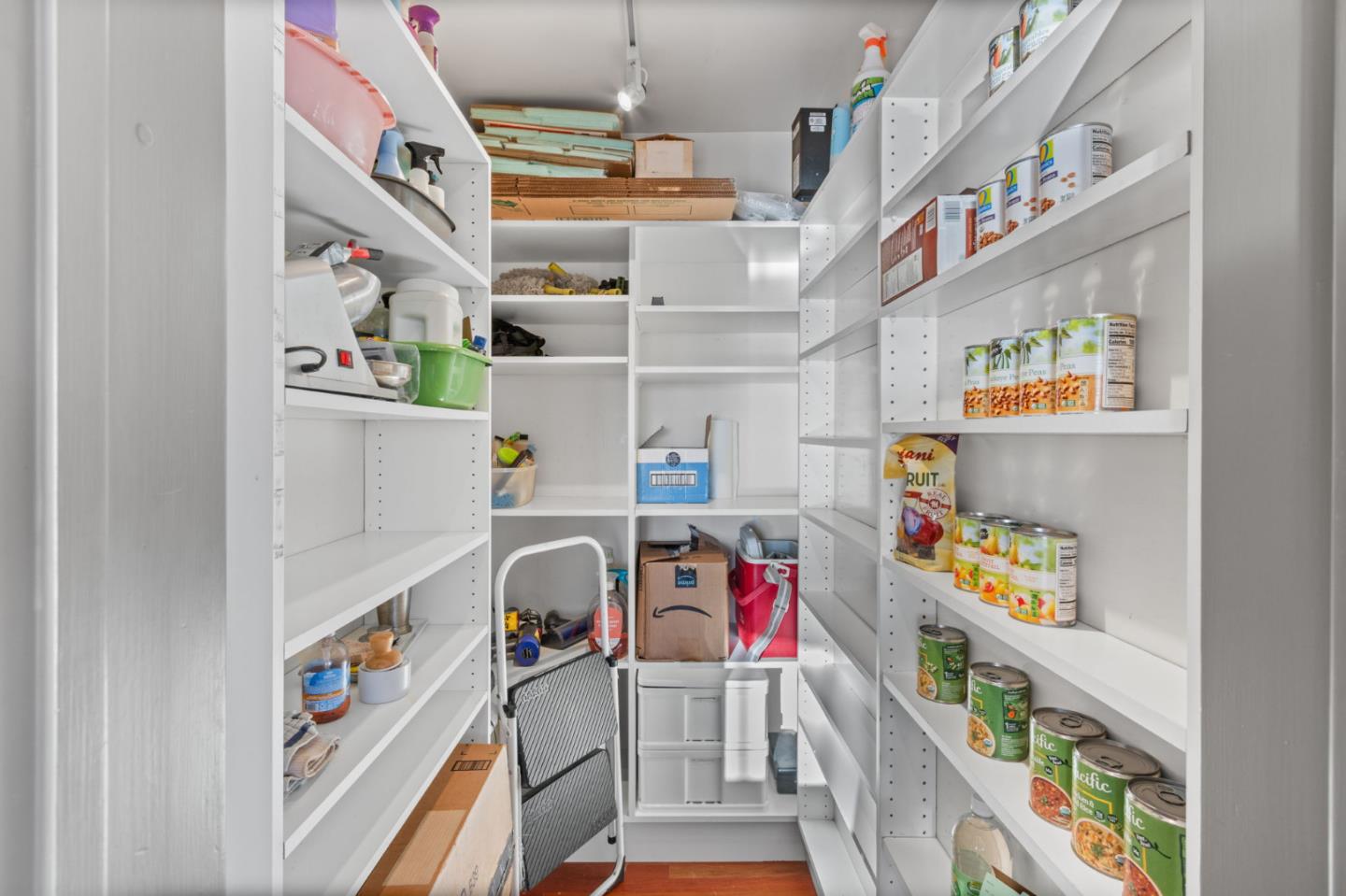 Detail Gallery Image 20 of 94 For 107 Dolphine Ave, El Granada,  CA 94018 - 4 Beds | 3/1 Baths