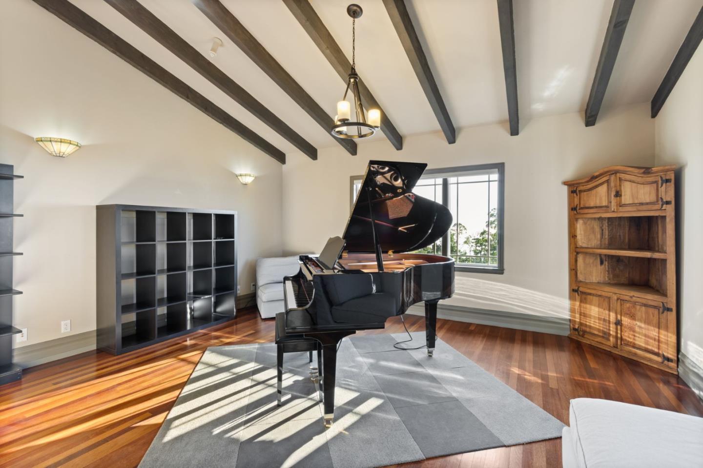 Detail Gallery Image 35 of 94 For 107 Dolphine Ave, El Granada,  CA 94018 - 4 Beds | 3/1 Baths