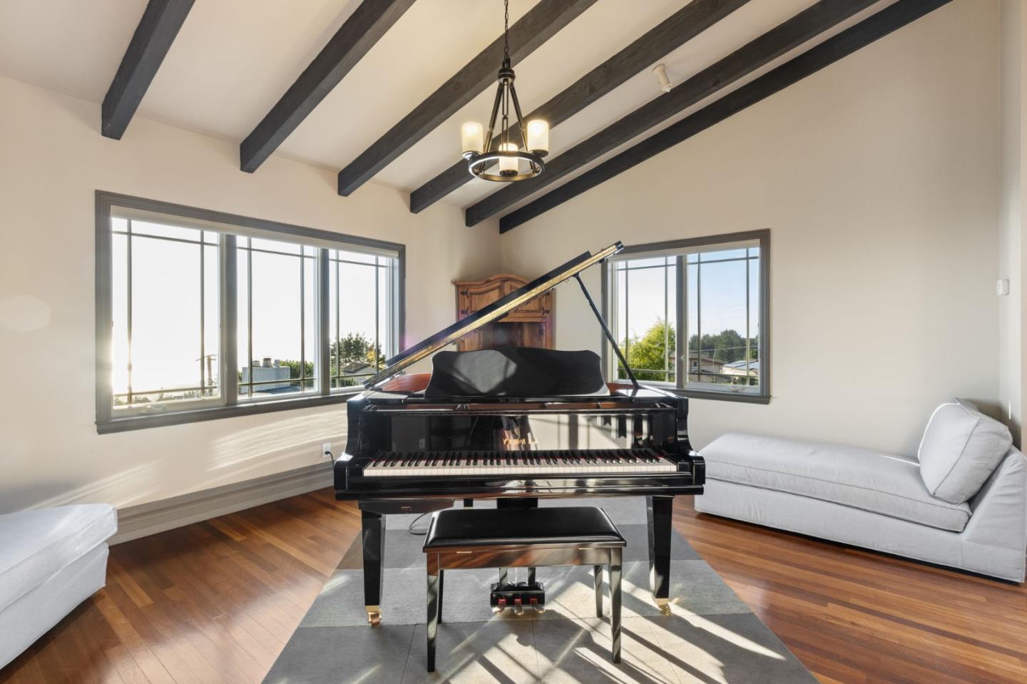 Detail Gallery Image 36 of 94 For 107 Dolphine Ave, El Granada,  CA 94018 - 4 Beds | 3/1 Baths