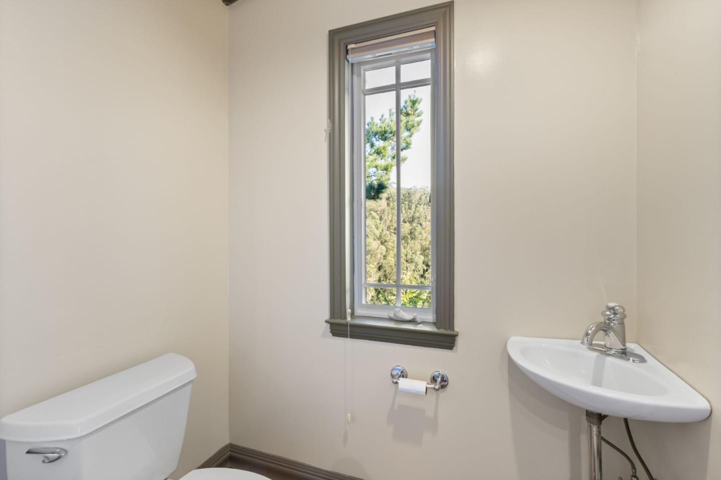 Detail Gallery Image 49 of 94 For 107 Dolphine Ave, El Granada,  CA 94018 - 4 Beds | 3/1 Baths