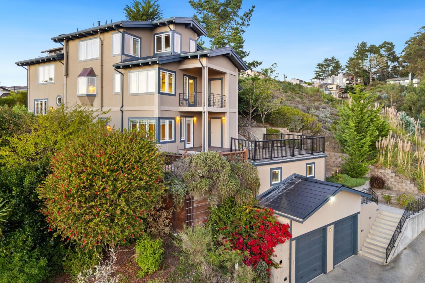 Detail Gallery Image 5 of 94 For 107 Dolphine Ave, El Granada,  CA 94018 - 4 Beds | 3/1 Baths