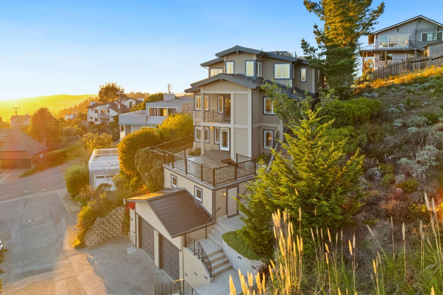 Detail Gallery Image 6 of 94 For 107 Dolphine Ave, El Granada,  CA 94018 - 4 Beds | 3/1 Baths