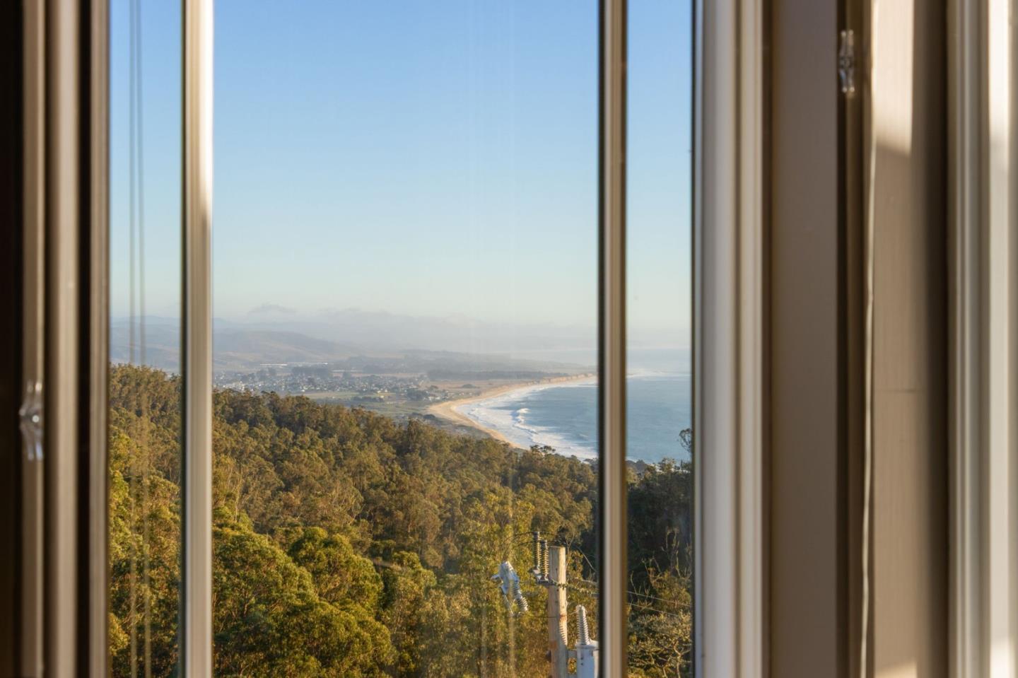 Detail Gallery Image 67 of 94 For 107 Dolphine Ave, El Granada,  CA 94018 - 4 Beds | 3/1 Baths