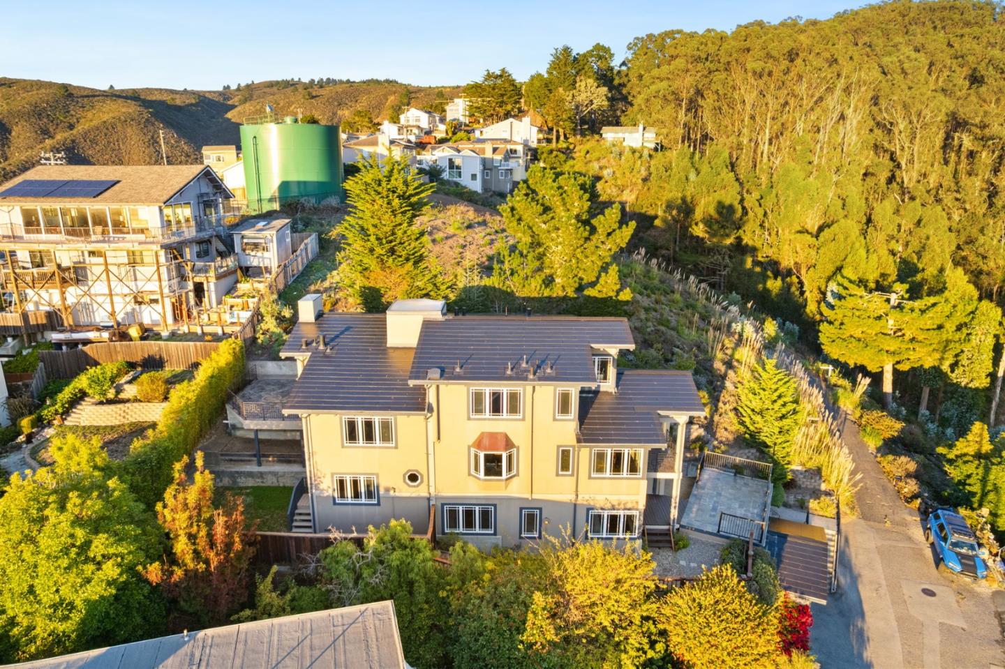 Detail Gallery Image 7 of 94 For 107 Dolphine Ave, El Granada,  CA 94018 - 4 Beds | 3/1 Baths