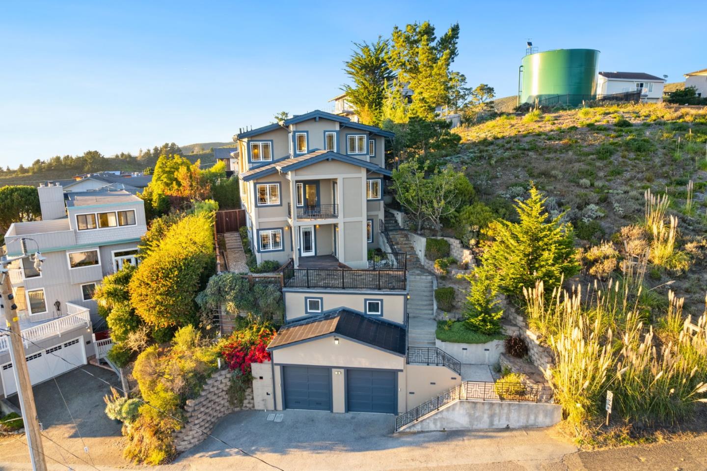 Detail Gallery Image 83 of 94 For 107 Dolphine Ave, El Granada,  CA 94018 - 4 Beds | 3/1 Baths