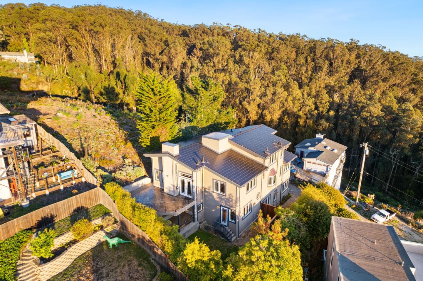 Detail Gallery Image 84 of 94 For 107 Dolphine Ave, El Granada,  CA 94018 - 4 Beds | 3/1 Baths