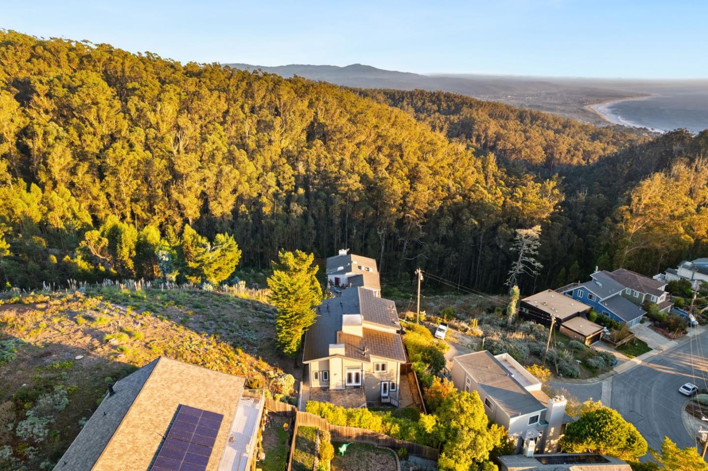 Detail Gallery Image 85 of 94 For 107 Dolphine Ave, El Granada,  CA 94018 - 4 Beds | 3/1 Baths