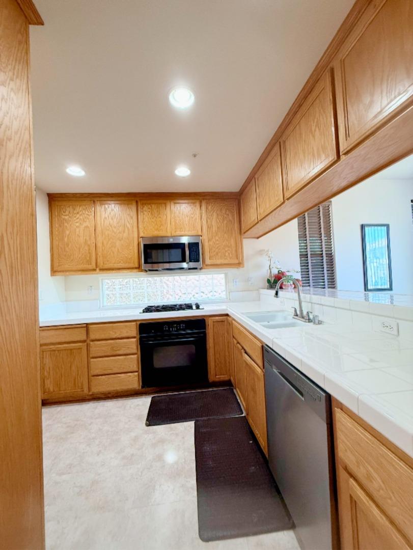 Detail Gallery Image 13 of 13 For 1949 Bradbury St, Salinas,  CA 93906 - 3 Beds | 2/1 Baths