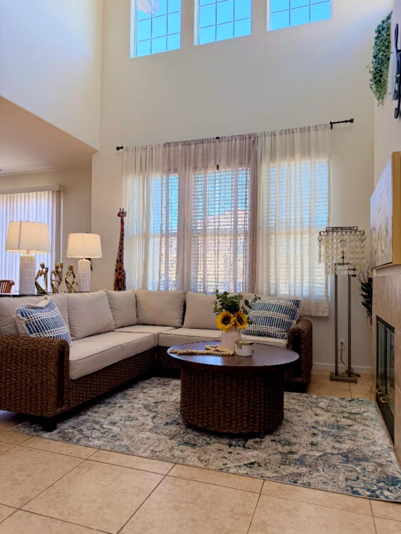 Detail Gallery Image 4 of 13 For 1949 Bradbury St, Salinas,  CA 93906 - 3 Beds | 2/1 Baths