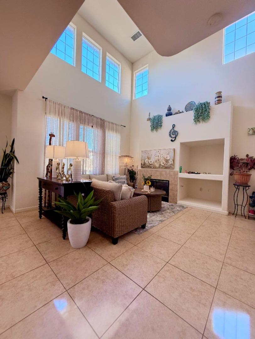 Detail Gallery Image 6 of 13 For 1949 Bradbury St, Salinas,  CA 93906 - 3 Beds | 2/1 Baths