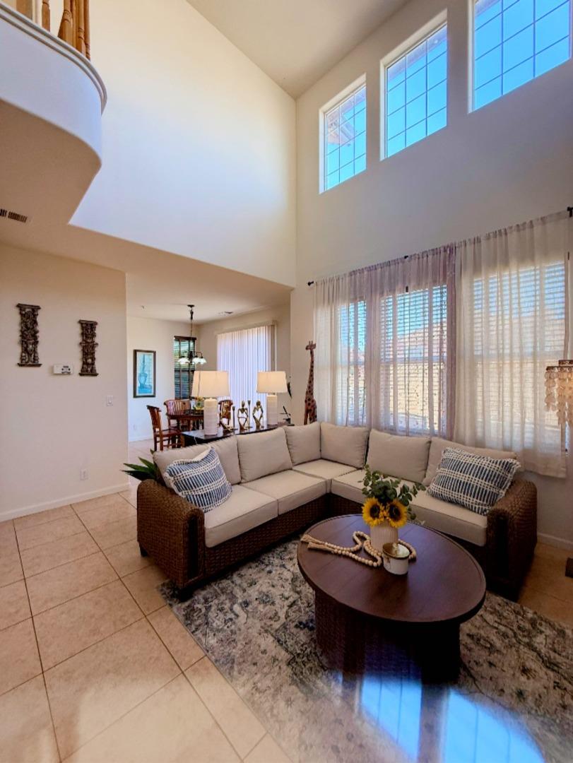 Detail Gallery Image 9 of 13 For 1949 Bradbury St, Salinas,  CA 93906 - 3 Beds | 2/1 Baths