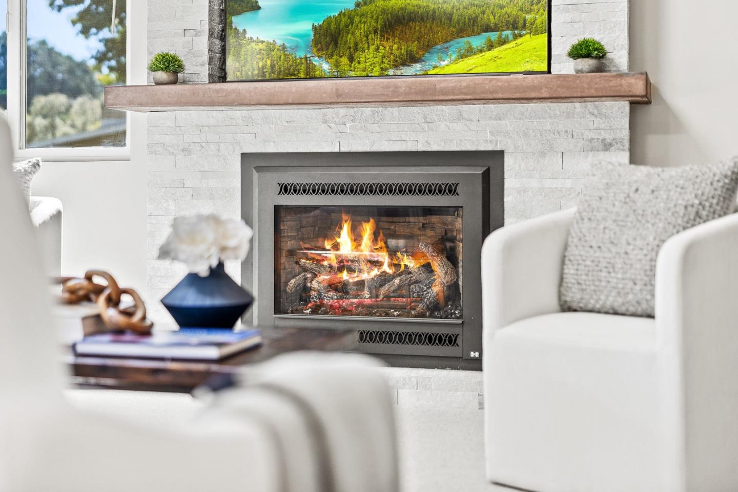 Detail Gallery Image 11 of 34 For 181 Hacienda Carmel, Carmel,  CA 93923 - 2 Beds | 2 Baths