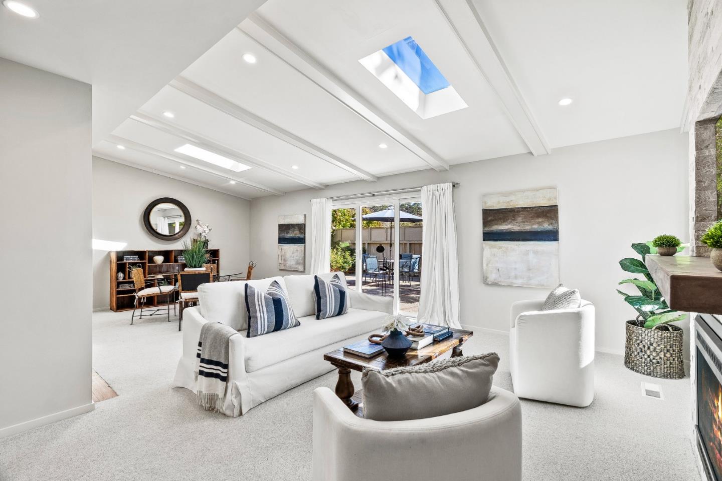 Detail Gallery Image 12 of 34 For 181 Hacienda Carmel, Carmel,  CA 93923 - 2 Beds | 2 Baths