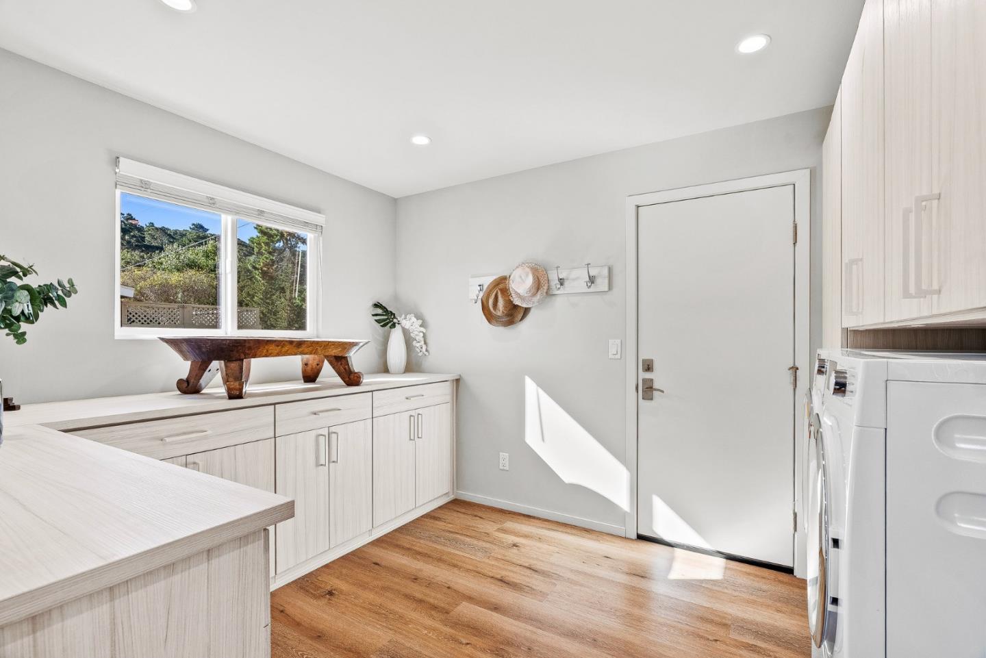 Detail Gallery Image 13 of 34 For 181 Hacienda Carmel, Carmel,  CA 93923 - 2 Beds | 2 Baths