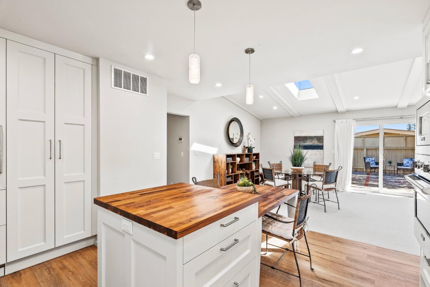 Detail Gallery Image 3 of 34 For 181 Hacienda Carmel, Carmel,  CA 93923 - 2 Beds | 2 Baths