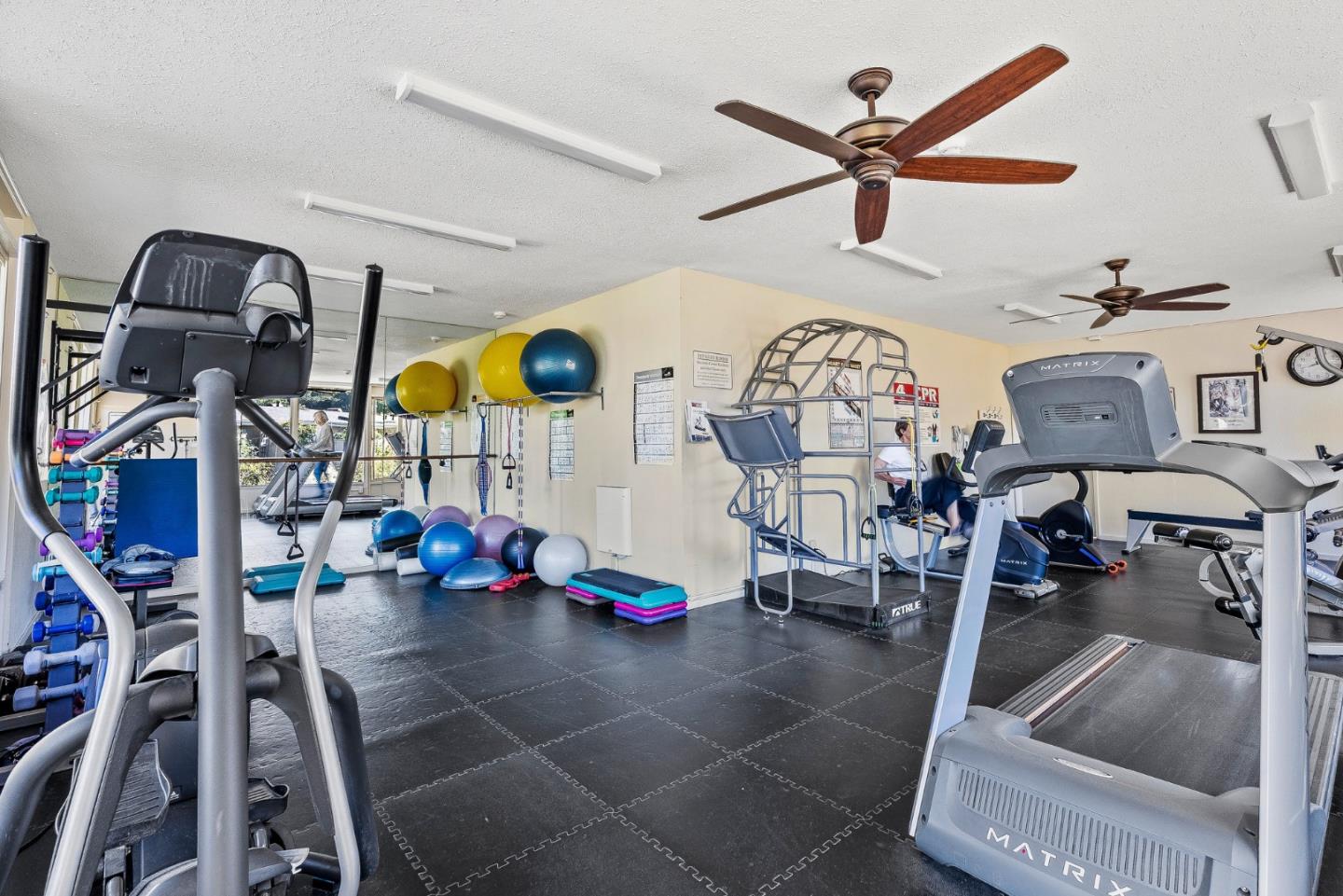 Detail Gallery Image 30 of 34 For 181 Hacienda Carmel, Carmel,  CA 93923 - 2 Beds | 2 Baths