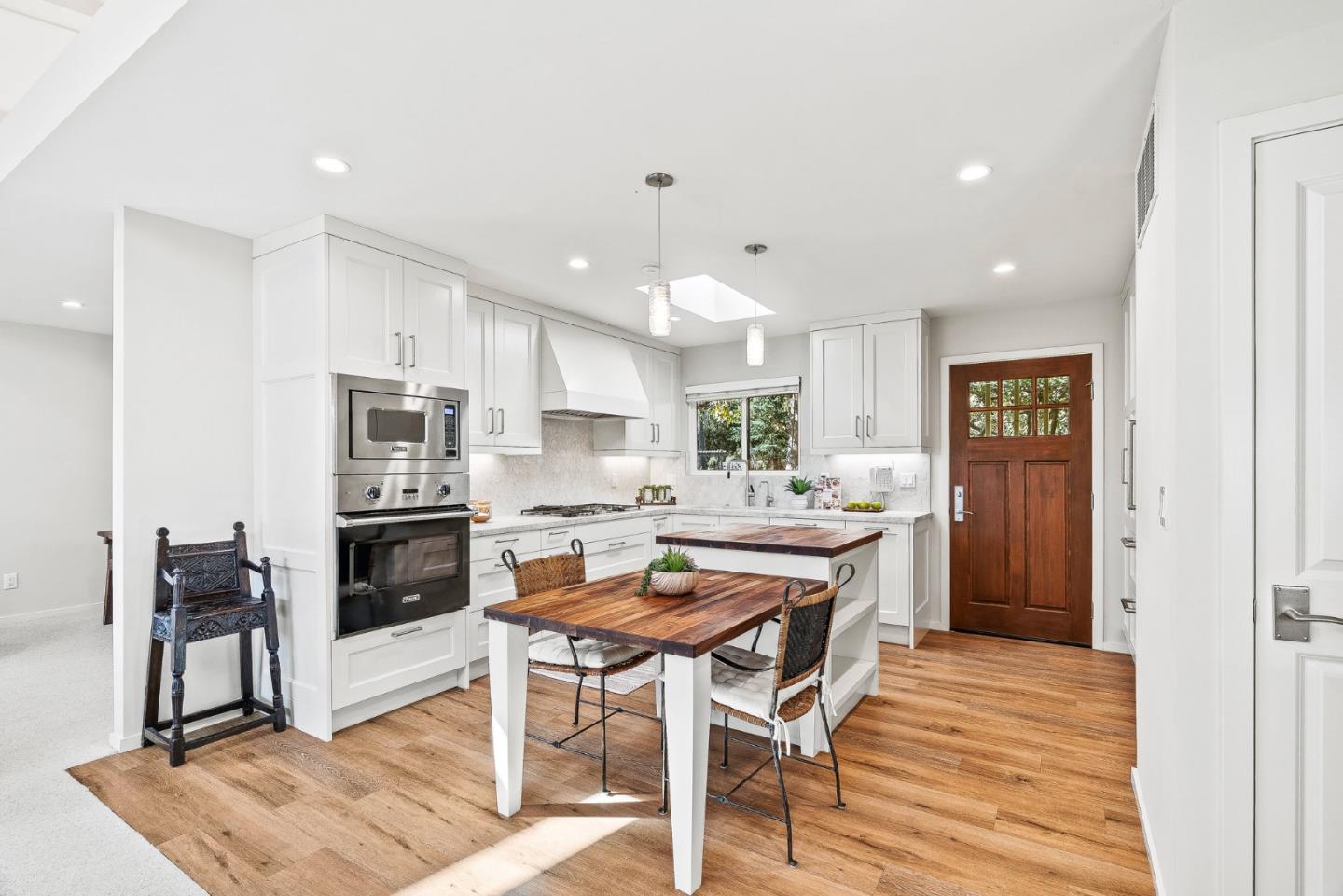 Detail Gallery Image 4 of 34 For 181 Hacienda Carmel, Carmel,  CA 93923 - 2 Beds | 2 Baths