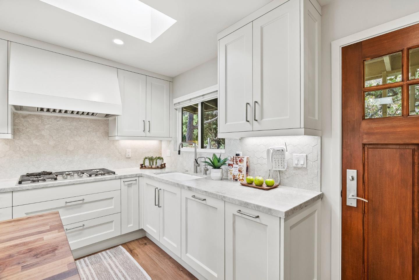 Detail Gallery Image 6 of 34 For 181 Hacienda Carmel, Carmel,  CA 93923 - 2 Beds | 2 Baths