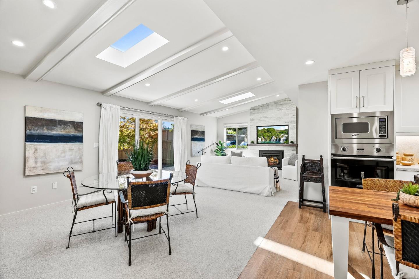 Detail Gallery Image 7 of 34 For 181 Hacienda Carmel, Carmel,  CA 93923 - 2 Beds | 2 Baths