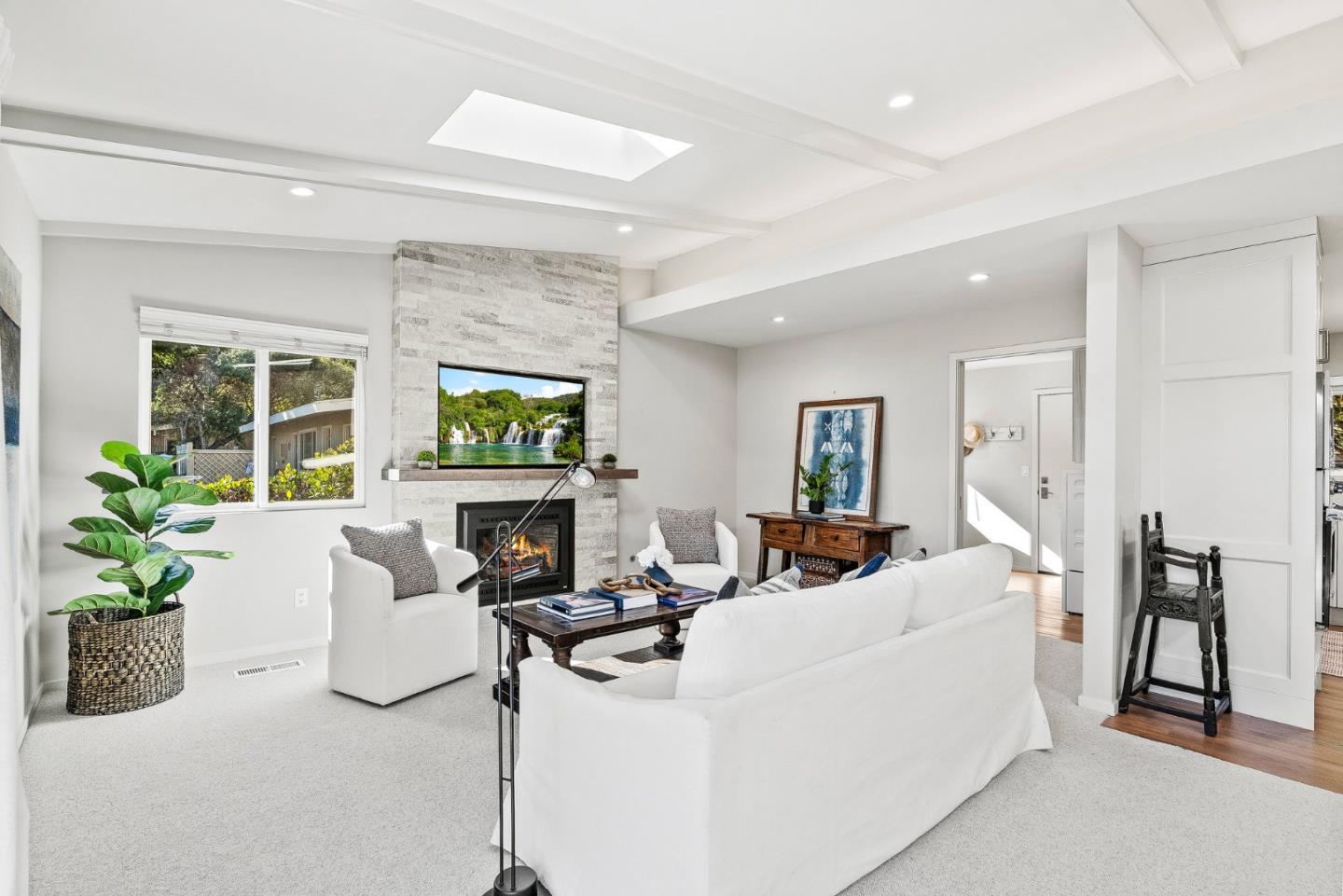 Detail Gallery Image 9 of 34 For 181 Hacienda Carmel, Carmel,  CA 93923 - 2 Beds | 2 Baths