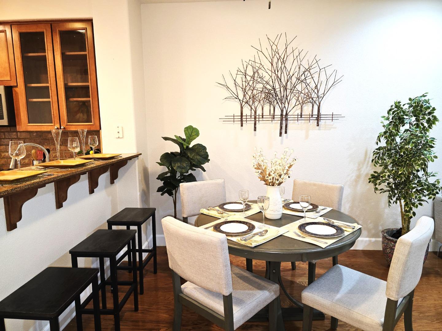 Detail Gallery Image 13 of 53 For 585 Adeline Ave, San Jose,  CA 95136 - 2 Beds | 2 Baths