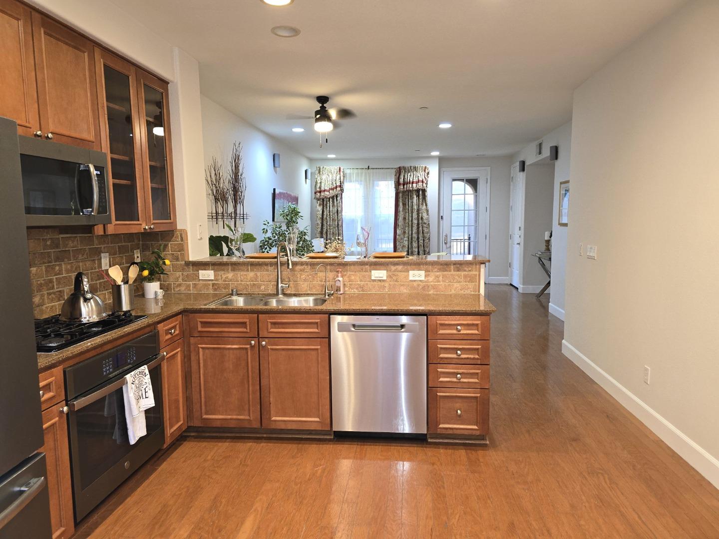 Detail Gallery Image 17 of 53 For 585 Adeline Ave, San Jose,  CA 95136 - 2 Beds | 2 Baths