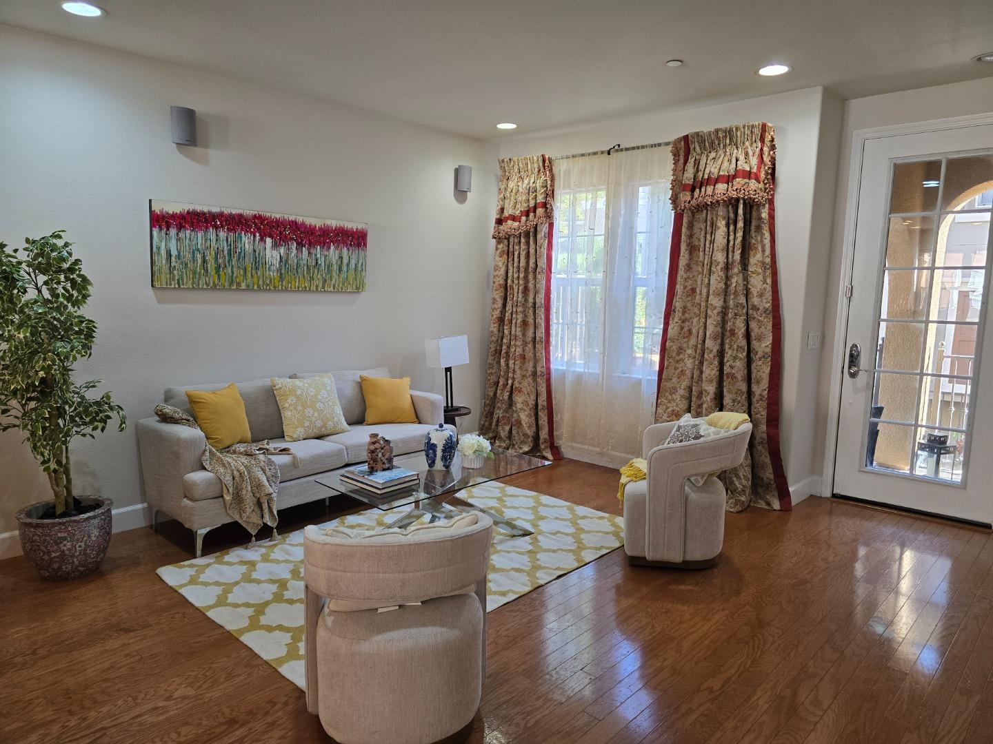 Detail Gallery Image 9 of 53 For 585 Adeline Ave, San Jose,  CA 95136 - 2 Beds | 2 Baths