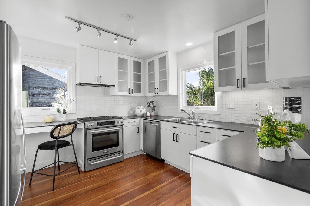 Detail Gallery Image 11 of 76 For 488 Western Dr, Point Richmond,  CA 94801 - 3 Beds | 2 Baths