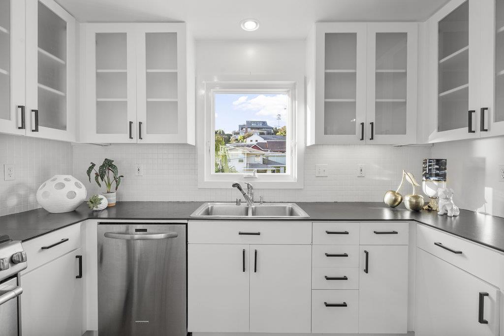 Detail Gallery Image 13 of 76 For 488 Western Dr, Point Richmond,  CA 94801 - 3 Beds | 2 Baths