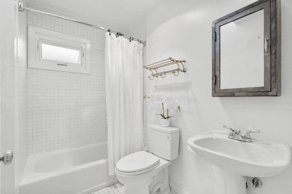 Detail Gallery Image 28 of 76 For 488 Western Dr, Point Richmond,  CA 94801 - 3 Beds | 2 Baths