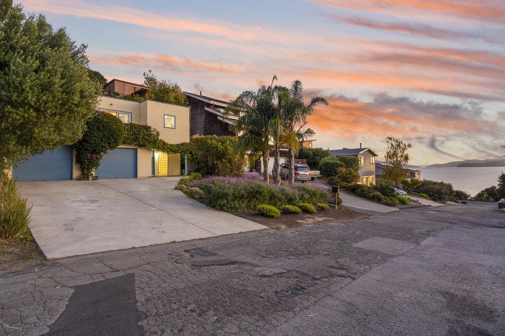 Detail Gallery Image 50 of 76 For 488 Western Dr, Point Richmond,  CA 94801 - 3 Beds | 2 Baths