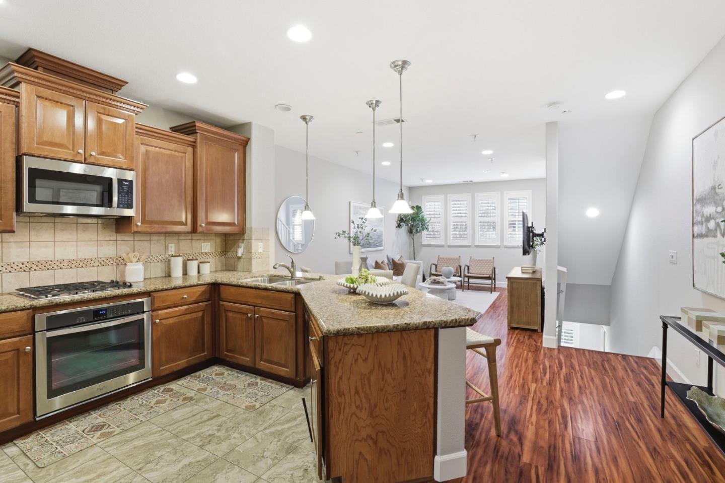 Detail Gallery Image 10 of 31 For 1701 Shore Pl #5,  Santa Clara,  CA 95054 - 3 Beds | 3 Baths