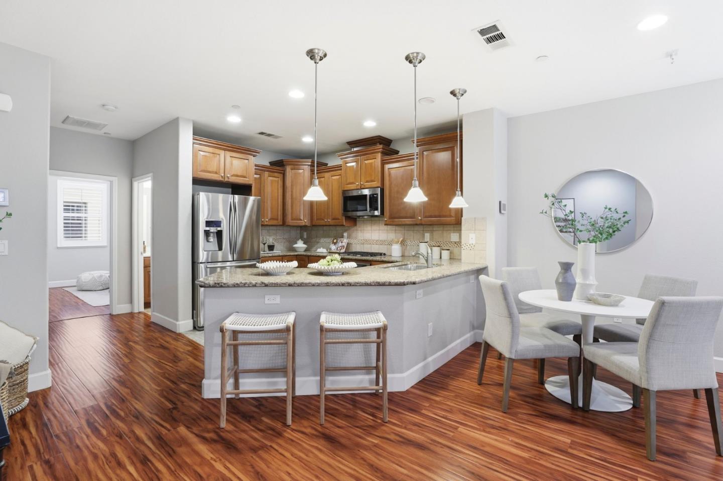 Detail Gallery Image 8 of 31 For 1701 Shore Pl #5,  Santa Clara,  CA 95054 - 3 Beds | 3 Baths