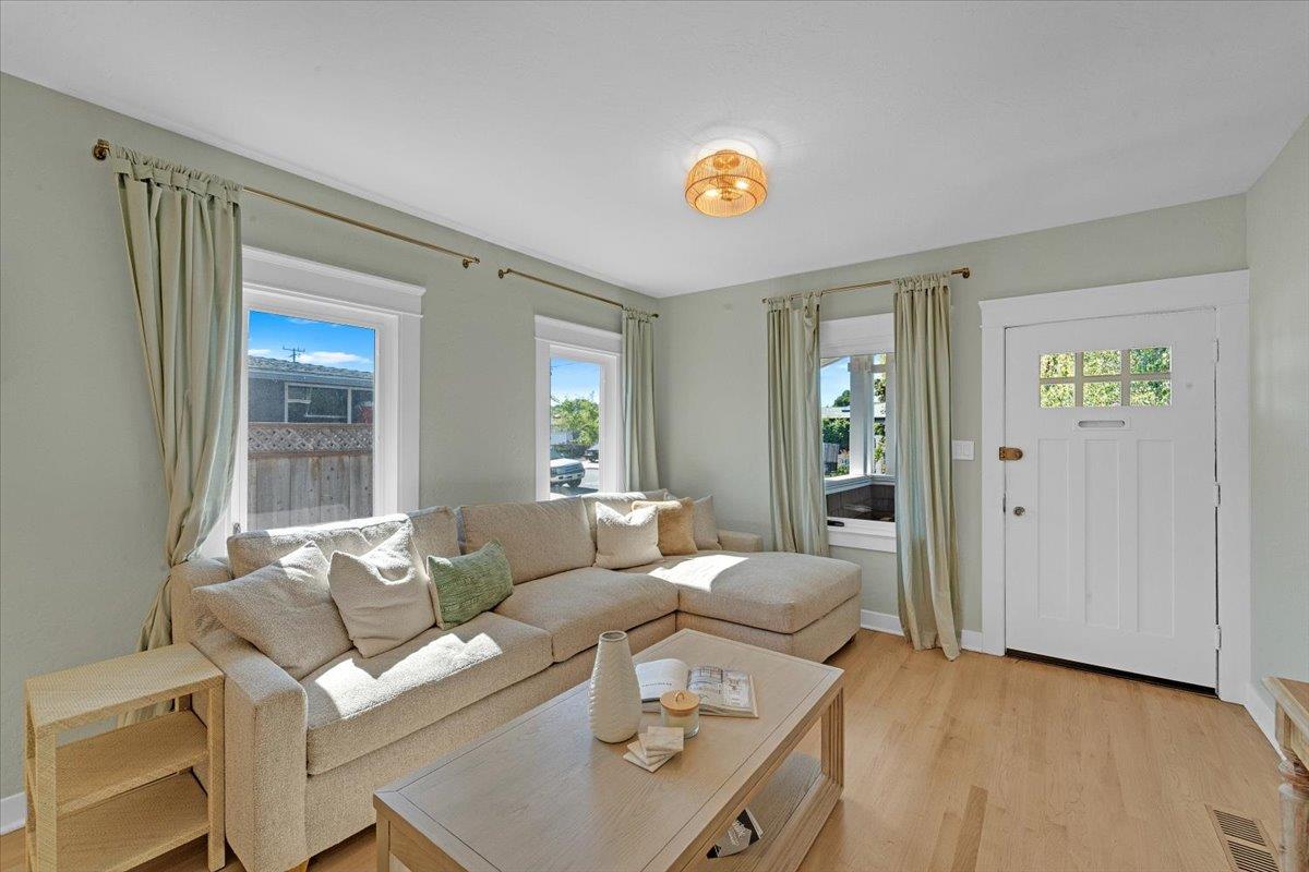 Detail Gallery Image 4 of 50 For 1901 Delaware Ave, Santa Cruz,  CA 95060 - 5 Beds | 2 Baths