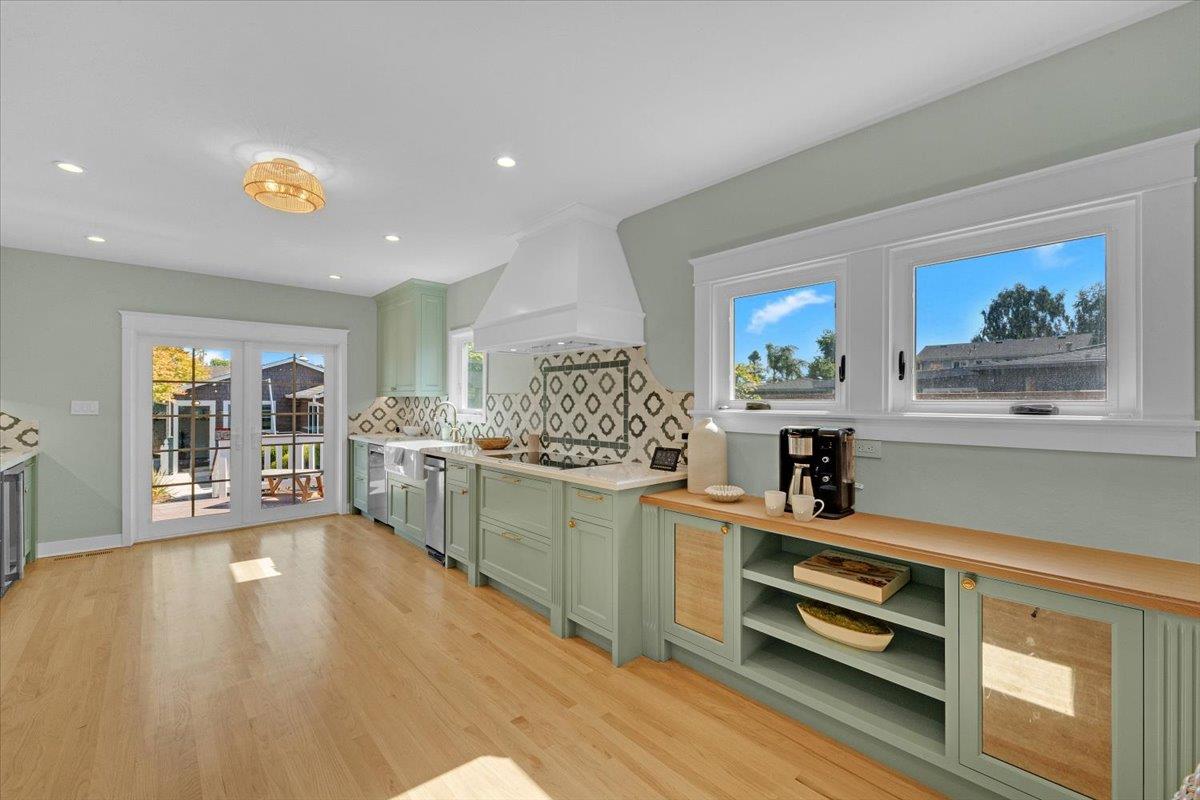 Detail Gallery Image 6 of 50 For 1901 Delaware Ave, Santa Cruz,  CA 95060 - 5 Beds | 2 Baths