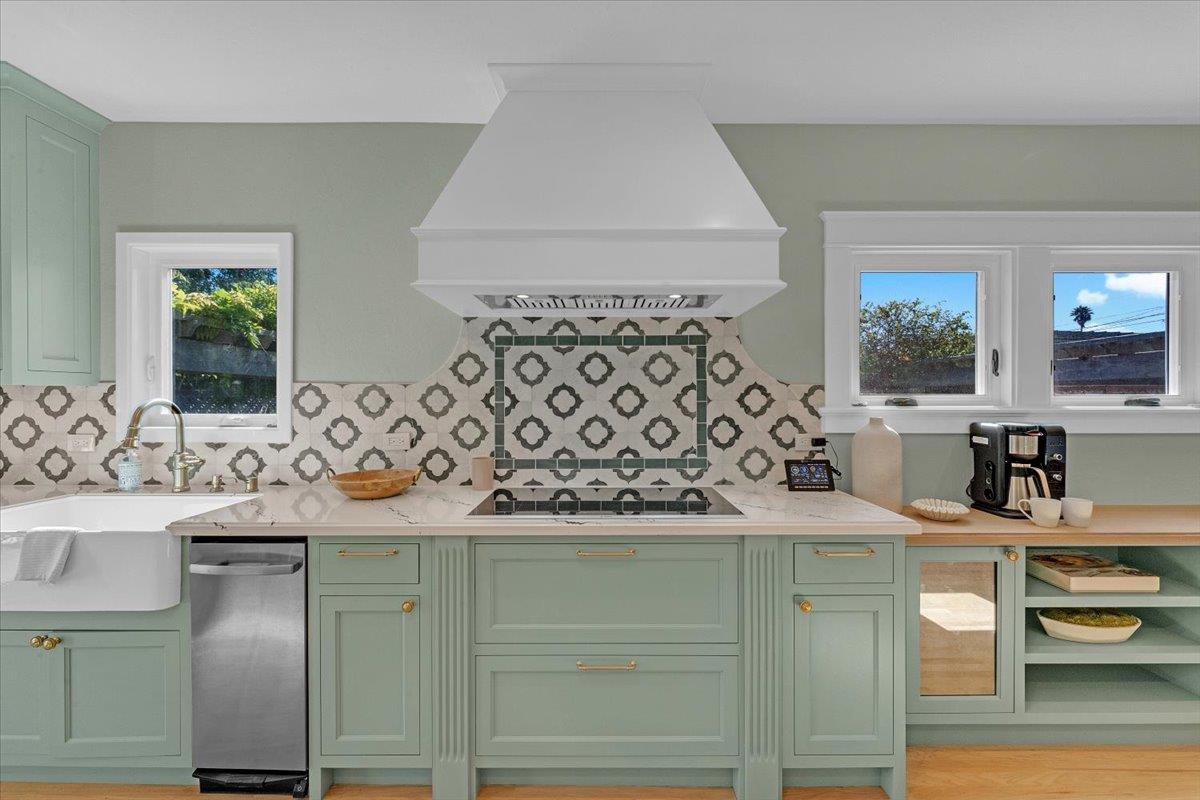 Detail Gallery Image 8 of 50 For 1901 Delaware Ave, Santa Cruz,  CA 95060 - 5 Beds | 2 Baths