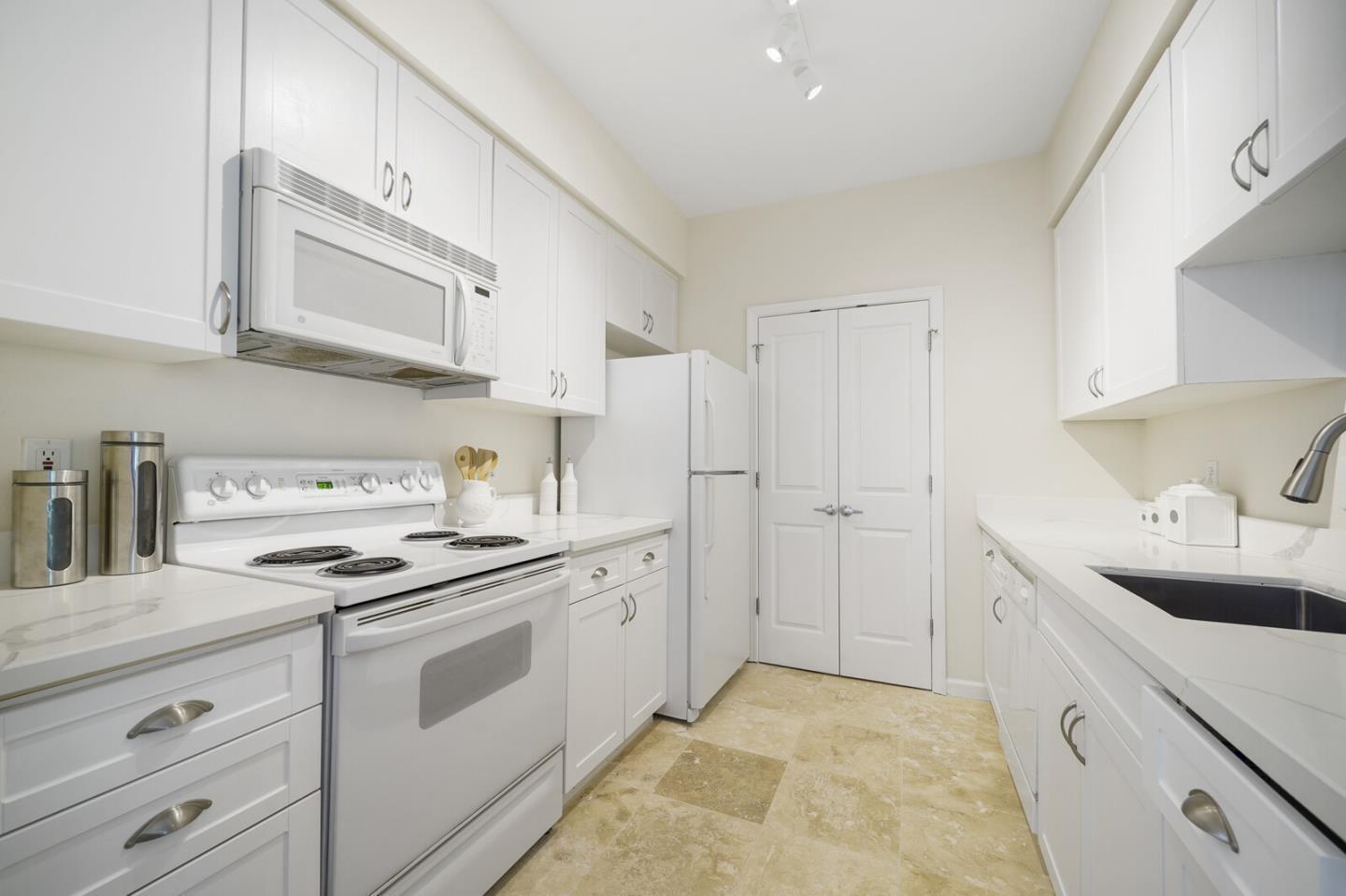 Detail Gallery Image 9 of 49 For 1982 W Bayshore Rd #223,  East Palo Alto,  CA 94303 - 1 Beds | 1 Baths