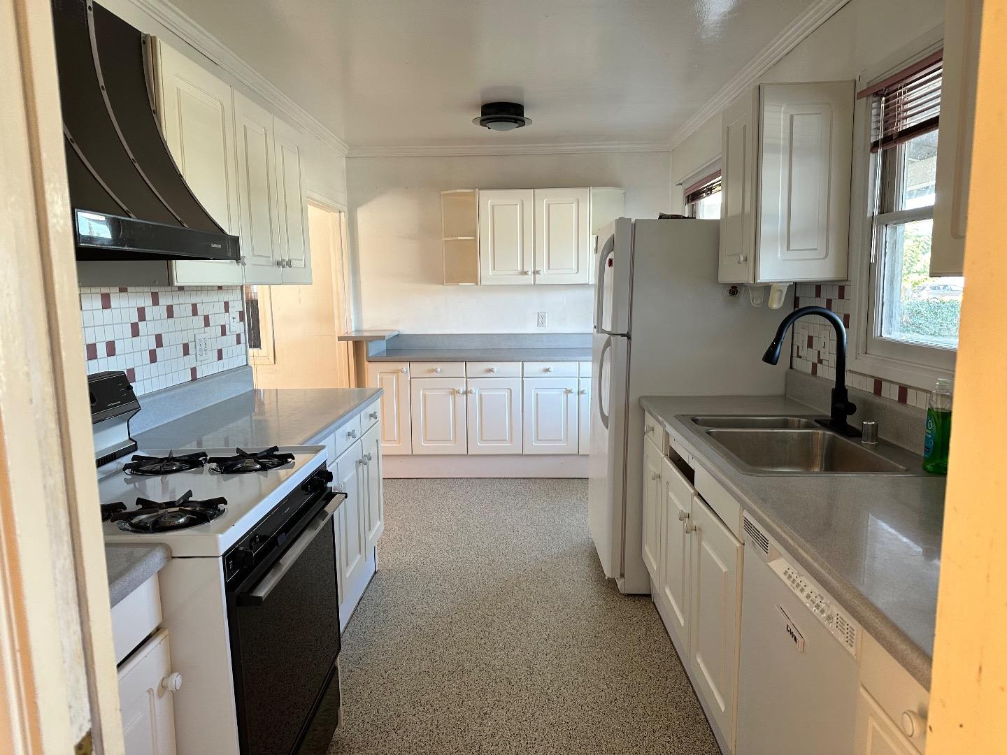 Detail Gallery Image 3 of 14 For 659 San Miguel, Sunnyvale,  CA 94085 - 3 Beds | 1/1 Baths