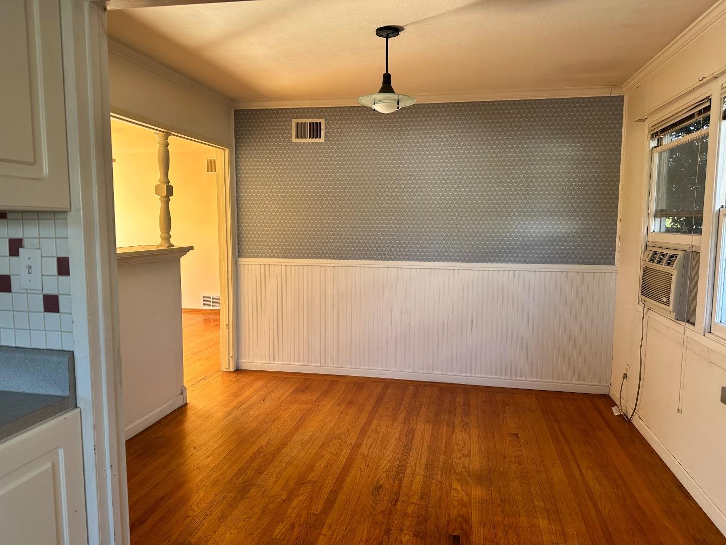 Detail Gallery Image 4 of 14 For 659 San Miguel, Sunnyvale,  CA 94085 - 3 Beds | 1/1 Baths