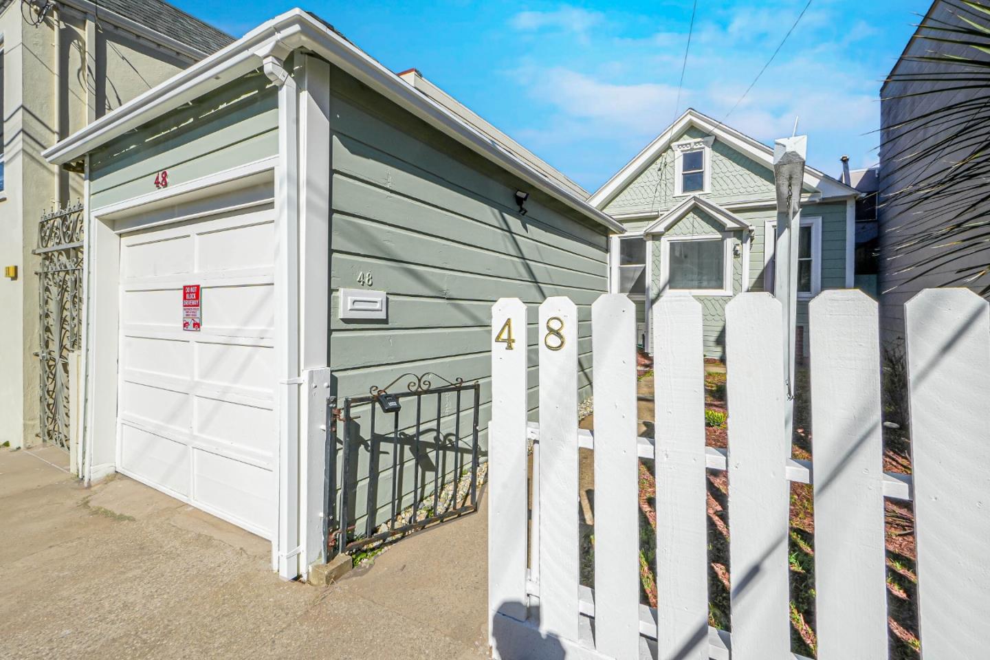 Detail Gallery Image 3 of 42 For 48 Harrington St, San Francisco,  CA 94112 - 2 Beds | 2 Baths