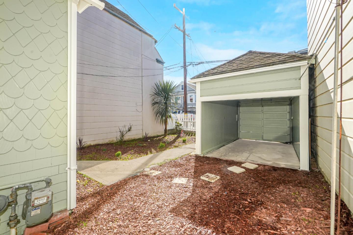 Detail Gallery Image 6 of 42 For 48 Harrington St, San Francisco,  CA 94112 - 2 Beds | 2 Baths