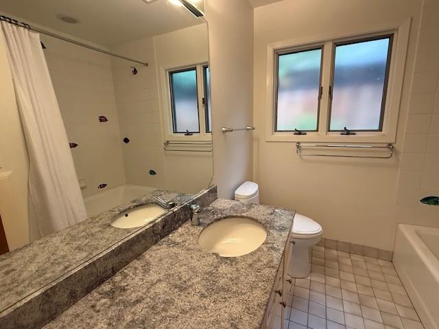 Detail Gallery Image 14 of 19 For 240 W Floresta Way, Portola Valley,  CA 94028 - 4 Beds | 2/1 Baths