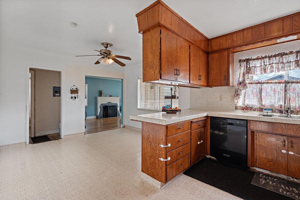 Detail Gallery Image 17 of 47 For 1545 E Saint John St, San Jose,  CA 95116 - 7 Beds | 3 Baths