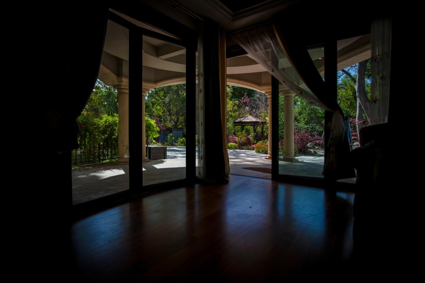 Detail Gallery Image 17 of 47 For 46 Almendral Ave, Atherton,  CA 94027 - 7 Beds | 7/2 Baths