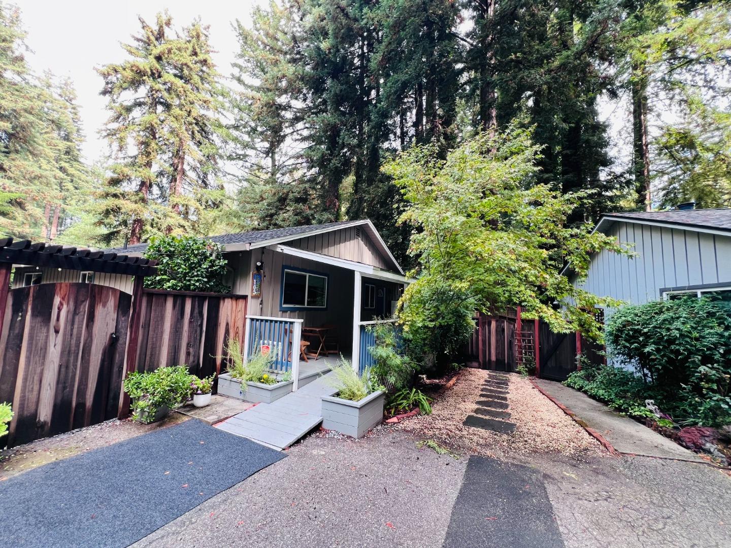 Detail Gallery Image 2 of 10 For 165 Saint Francis Dr, Boulder Creek,  CA 95006 - 2 Beds | 1/1 Baths