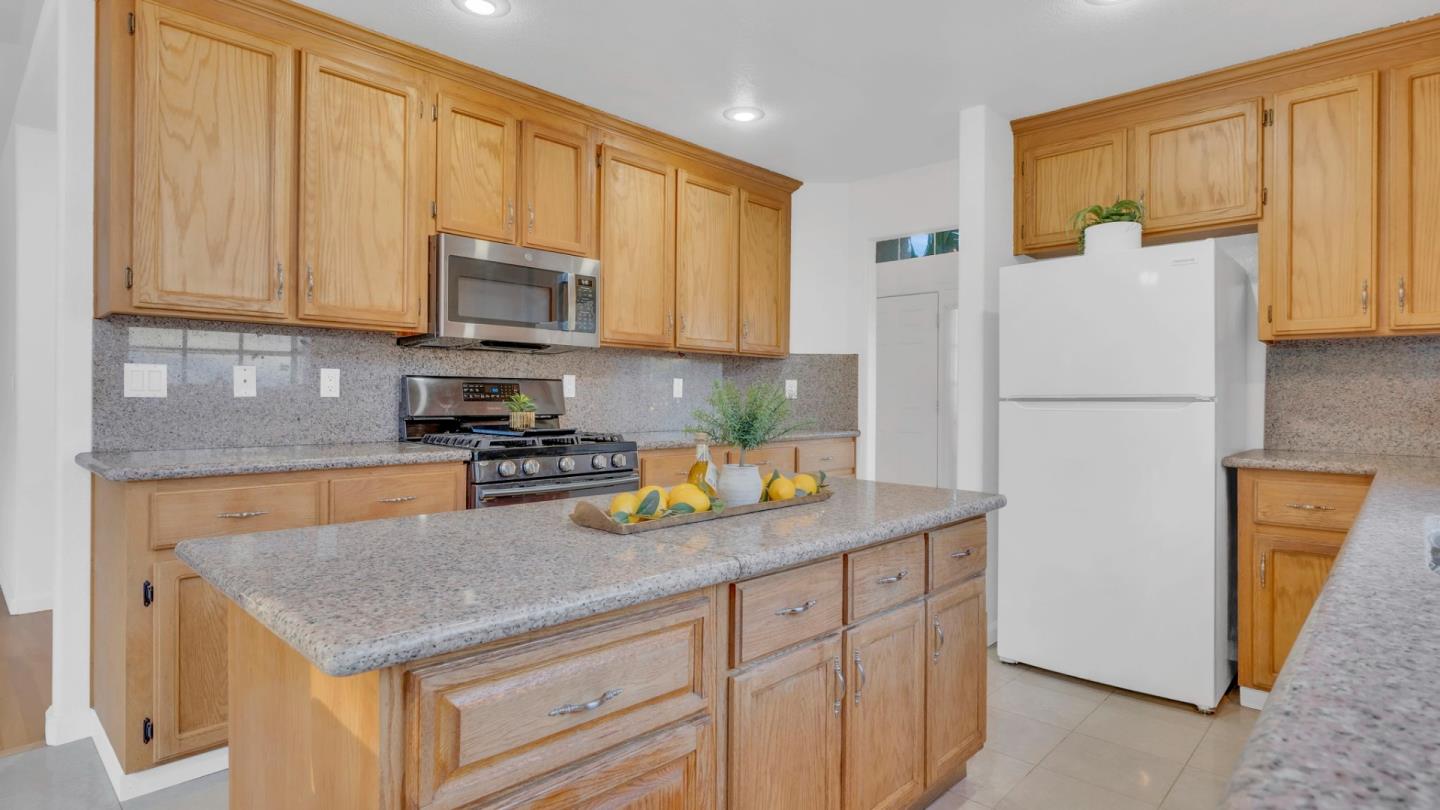 Detail Gallery Image 8 of 22 For 17391 Walnut Grove Dr, Morgan Hill,  CA 95037 - 4 Beds | 3 Baths