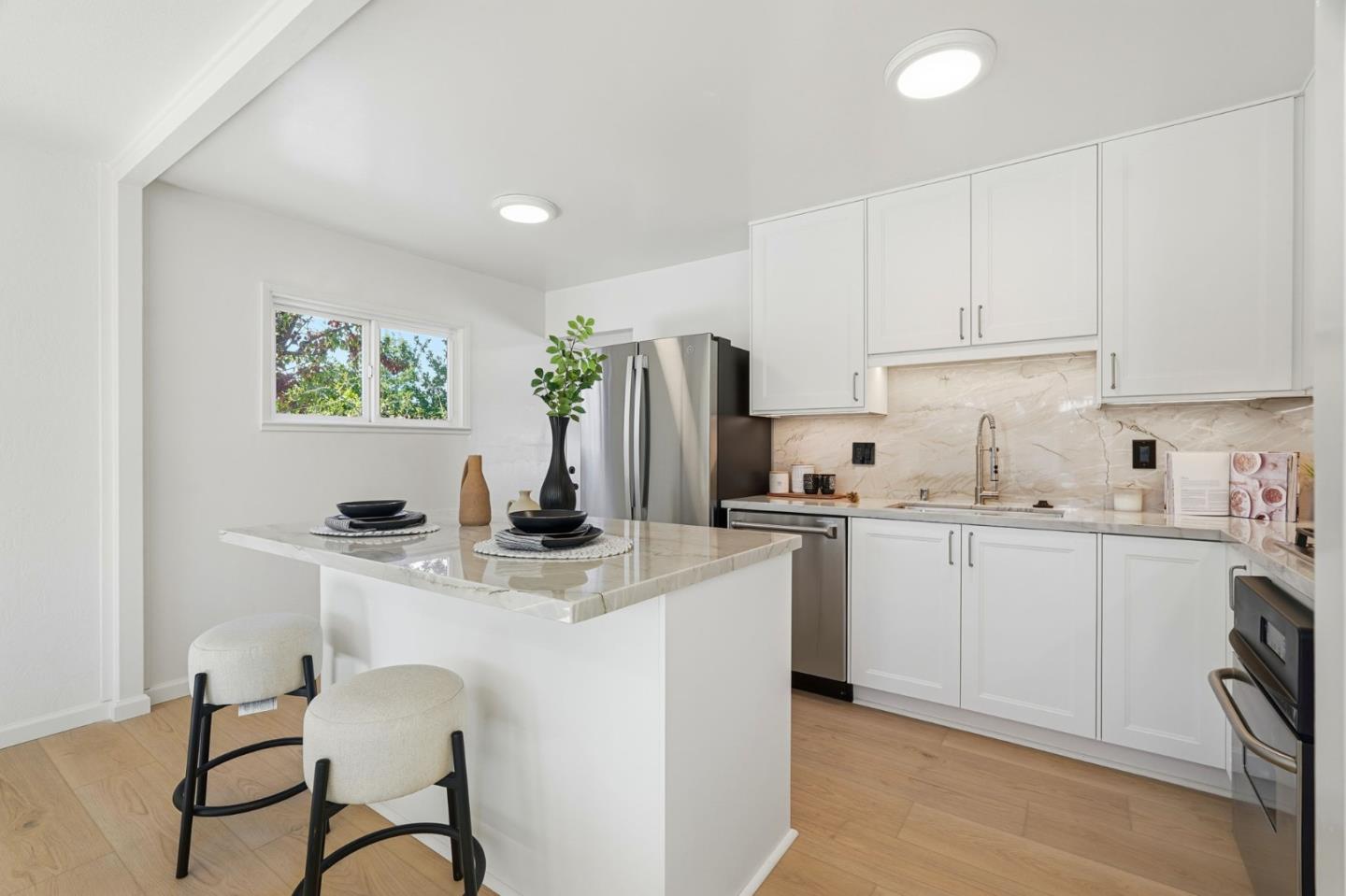 Detail Gallery Image 12 of 38 For 19990 Pear Tree Ln, Cupertino,  CA 95014 - 3 Beds | 2 Baths