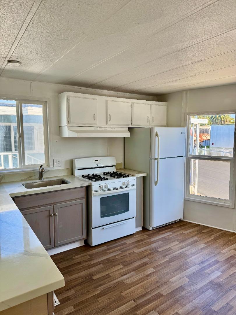 Detail Gallery Image 5 of 19 For 12350 Christensen Rd #76,  Salinas,  CA 93907 - 2 Beds | 1 Baths