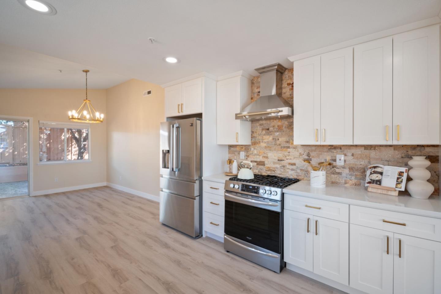 Detail Gallery Image 10 of 42 For 1439 Wolf Ct, Salinas,  CA 93905 - 4 Beds | 2 Baths