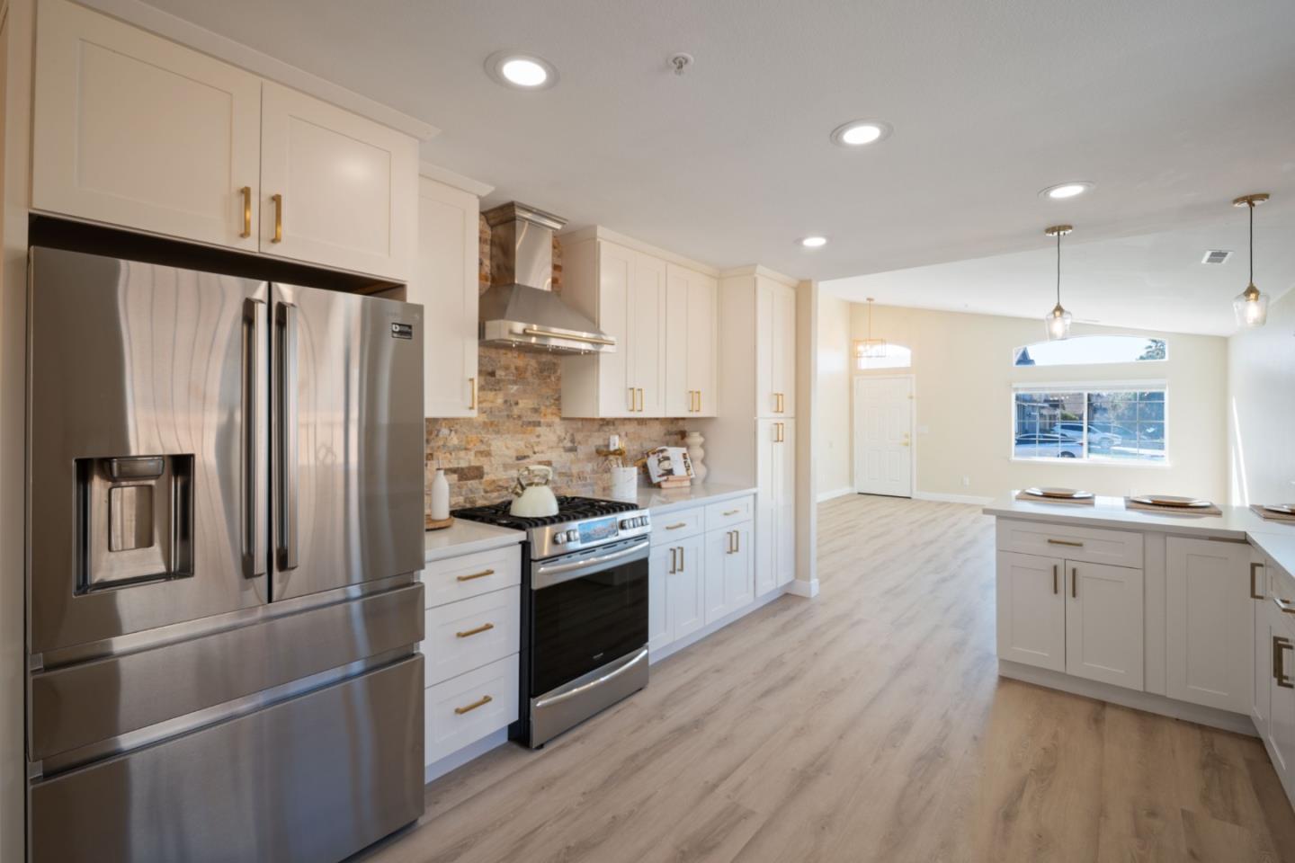 Detail Gallery Image 11 of 42 For 1439 Wolf Ct, Salinas,  CA 93905 - 4 Beds | 2 Baths